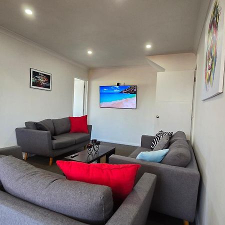 3Bd Unit Feilding Apartment Bagian luar foto