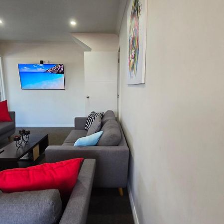 3Bd Unit Feilding Apartment Bagian luar foto